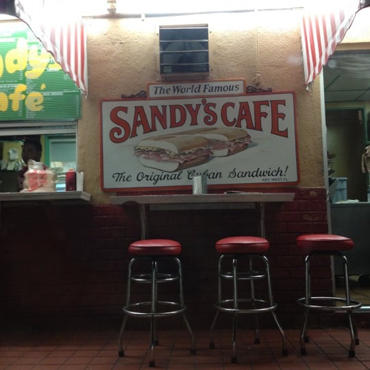 รูปภาพถ่ายที่ Fernandy&#39;s Café โดย Ashley S. เมื่อ 7/3/2012