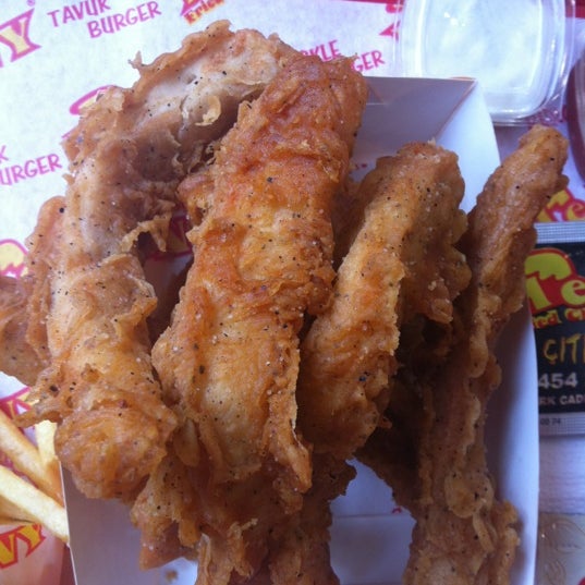 Photo taken at Henny Fried Chicken by Caner G. on 6/2/2012