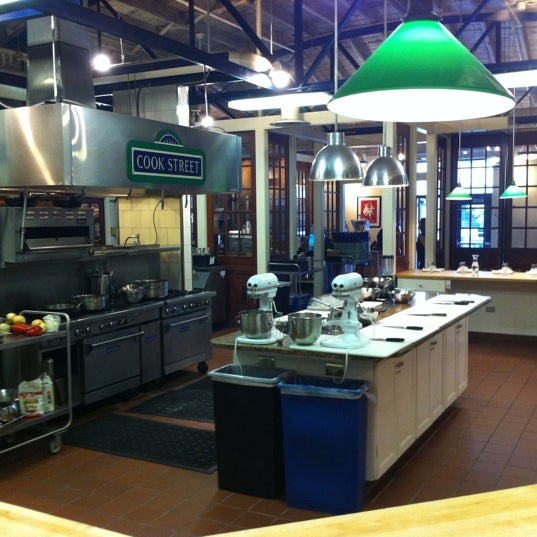 Das Foto wurde bei Cook Street School of Culinary Arts von DENVER C. am 8/31/2012 aufgenommen