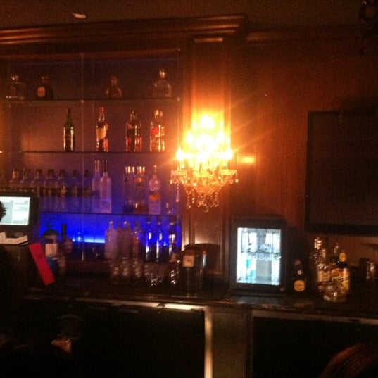 8/25/2012 tarihinde Tylorziyaretçi tarafından CatHouse Boutique Nightclub / Doohan&#39;s Bar &amp; Lounge'de çekilen fotoğraf