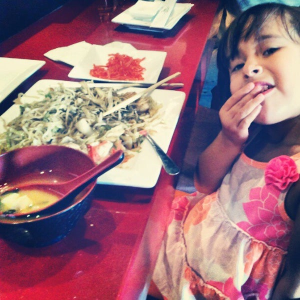 Foto tirada no(a) Tabu Sushi Bar &amp; Grill por Colleen D. em 8/7/2012