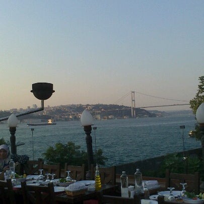 Foto scattata a Vira Balık Restaurant da Altay E. il 7/7/2012
