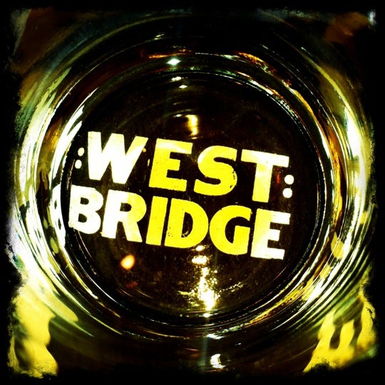 Das Foto wurde bei West Bridge von Adam L. am 7/19/2012 aufgenommen