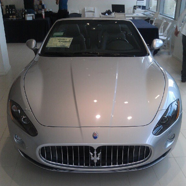 Снимок сделан в Maserati of Manhattan пользователем Patrick L. 6/14/2012