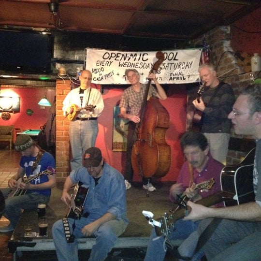 Foto tirada no(a) Paddy Reilly&#39;s Music Bar por Sabine B. em 3/25/2012