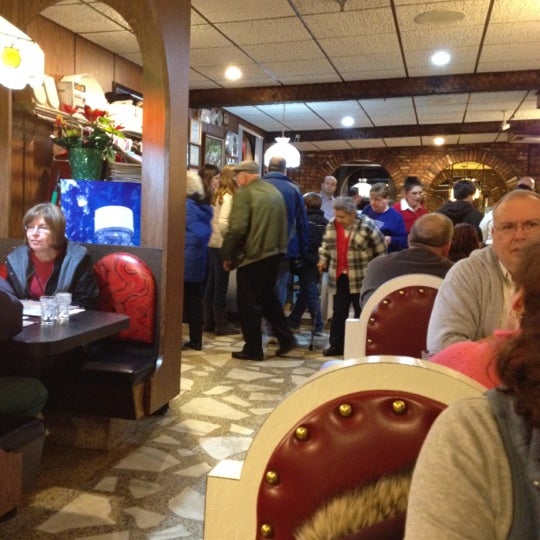 Снимок сделан в Hillsborough Star Diner &amp; Restaurant пользователем Robert K. 3/2/2012