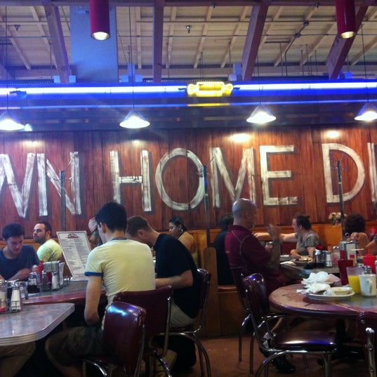 Снимок сделан в Down Home Diner пользователем Justin M. 9/2/2012