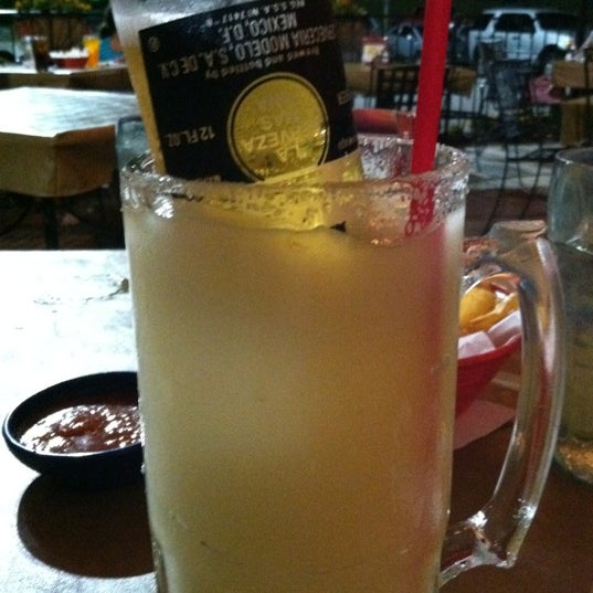 Foto diambil di La Parrilla Mexican Restaurant oleh Chris M. pada 7/20/2012