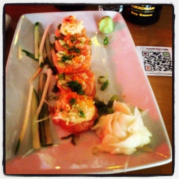 Снимок сделан в Sushi Brokers пользователем Becca @GritsGal 8/30/2012