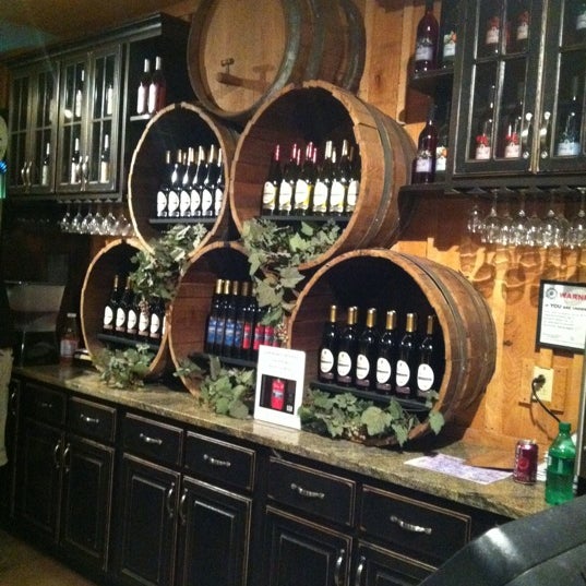 Foto diambil di The Winery at Spring Hill oleh Therese R. pada 5/6/2012