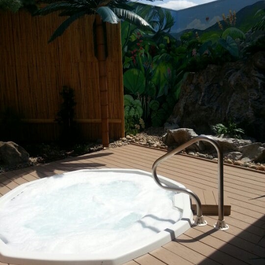 Photo taken at Oasis Hot Tub Gardens by Konnie on 8/8/2012