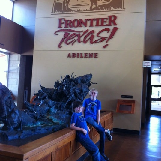 รูปภาพถ่ายที่ Frontier Texas! โดย Kristine H. เมื่อ 3/21/2012