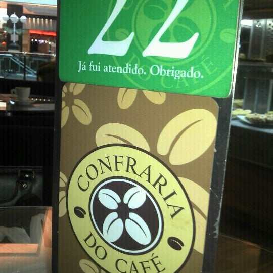Снимок сделан в Confraria do Café пользователем Denise L. 4/16/2012