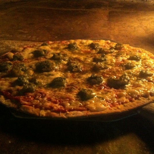 5/20/2012 tarihinde La Taulaziyaretçi tarafından La Taula - Pizzas a la Leña'de çekilen fotoğraf