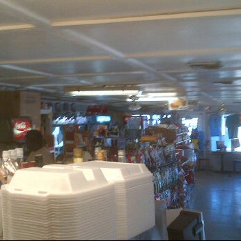Foto tirada no(a) Chicken On The Bayou The BOUDIN Shop &amp; Country Store por Nader Q. em 6/1/2012