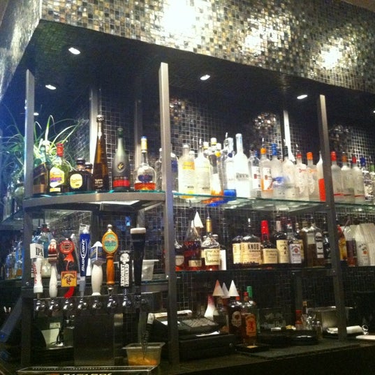 Photo taken at Los Gatos Bar &amp; Grill by Rafael V. on 5/11/2012