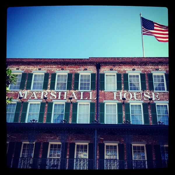 รูปภาพถ่ายที่ The Marshall House โดย Delayna E. เมื่อ 6/18/2012