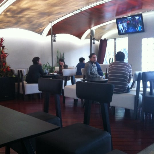 รูปภาพถ่ายที่ Keidas Lounge โดย Adriana D. เมื่อ 4/24/2012