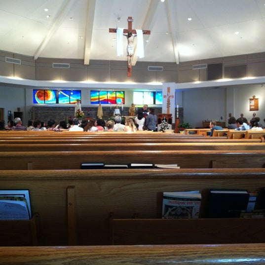 รูปภาพถ่ายที่ Our Lady of Fatima Catholic Church โดย Carissa B. เมื่อ 5/21/2012