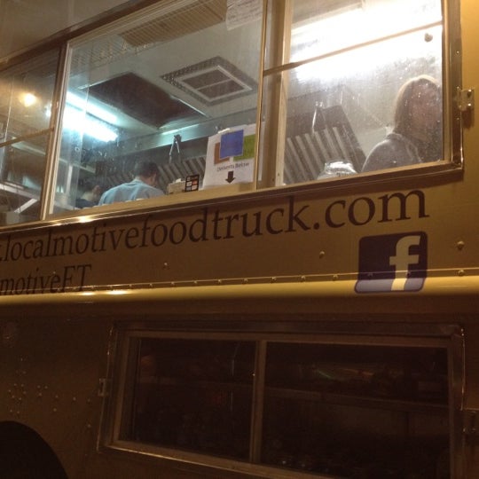 Das Foto wurde bei Localmotive Food Truck von Jamie W. am 4/22/2012 aufgenommen