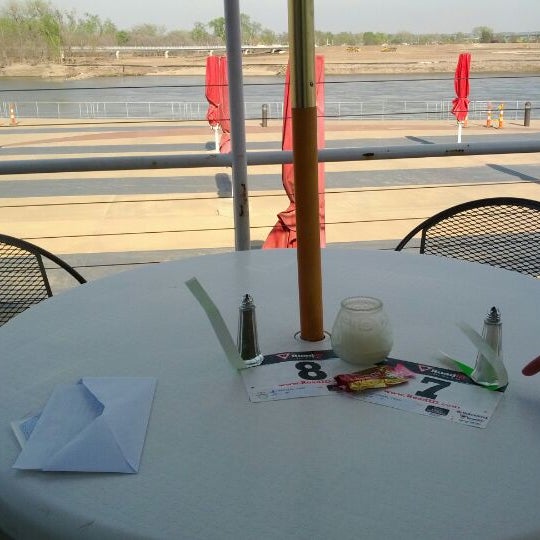 3/30/2012에 Tony H.님이 Rick&#39;s Cafe Boatyard에서 찍은 사진