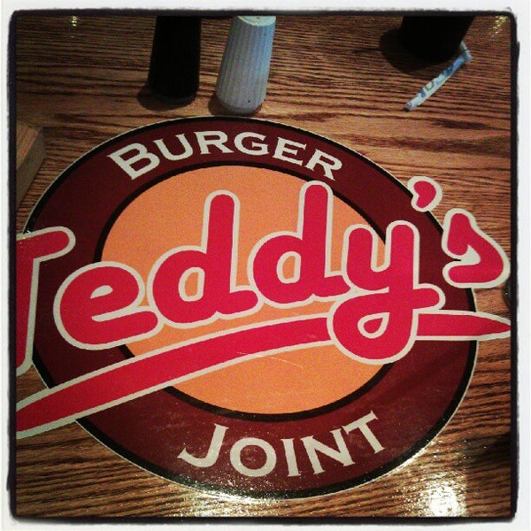 Снимок сделан в Teddy&#39;s Burger Joint пользователем Amber H. 9/1/2012