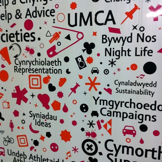 รูปภาพถ่ายที่ Aberystwyth University Students Union โดย Simon M. เมื่อ 4/4/2012