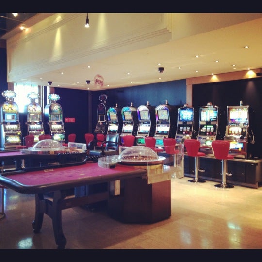 รูปภาพถ่ายที่ Casino da Póvoa โดย Katya R. เมื่อ 6/21/2012