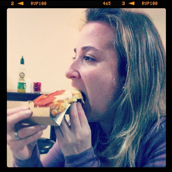 Foto tirada no(a) Vitrine da Pizza - Pizza em Pedaços por Paulo Z. em 9/4/2012