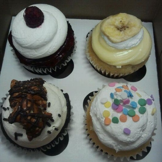 4/6/2012 tarihinde Jennifer C.ziyaretçi tarafından Patty&#39;s Cakes and Desserts'de çekilen fotoğraf