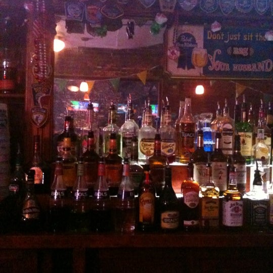 Снимок сделан в Hamilton&#39;s Bar &amp; Grill пользователем Ashton W. 6/22/2012