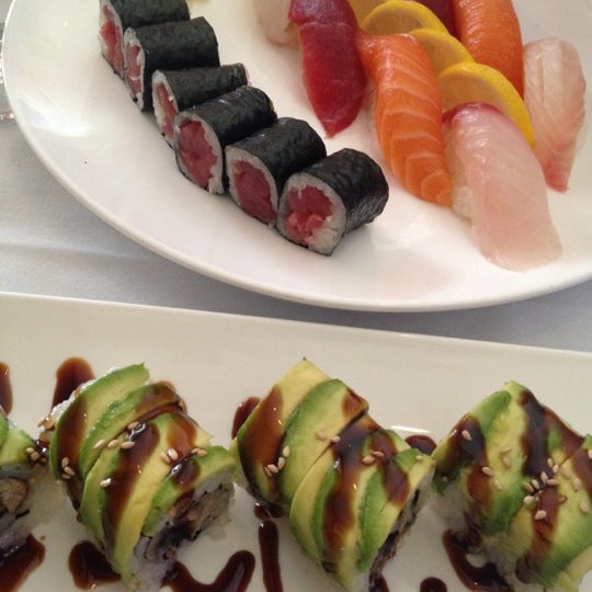 Das Foto wurde bei Sakura Japanese Restaurant von John A. am 8/17/2012 aufgenommen