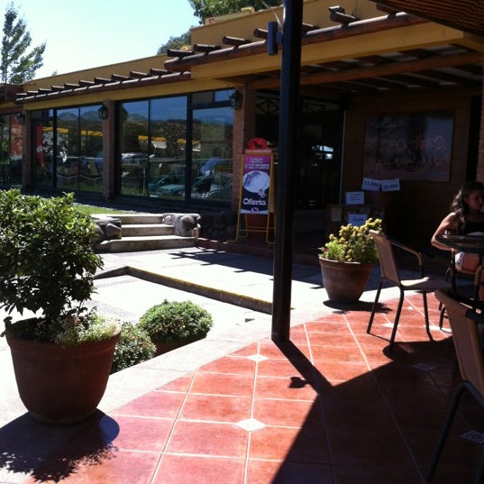 2/5/2012 tarihinde Andrea W.ziyaretçi tarafından Restaurante Los Ganaderos'de çekilen fotoğraf
