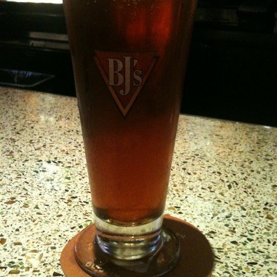 Photo taken at BJ&#39;s Restaurant &amp; Brewhouse by Summer E. on 2/10/2012