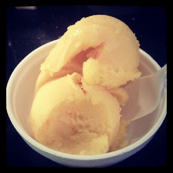 Foto tirada no(a) Larry&#39;s Homemade Ice Cream por Carrie E. em 7/28/2012