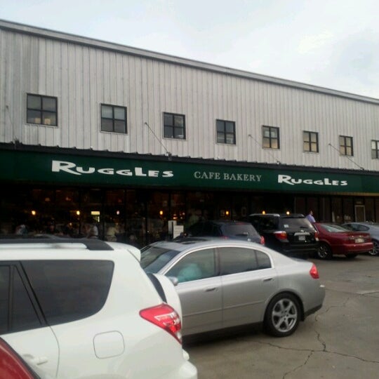 7/9/2012 tarihinde Otis R.ziyaretçi tarafından Ruggles Cafe Bakery'de çekilen fotoğraf