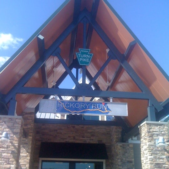 รูปภาพถ่ายที่ Hickory Run Travel Plaza โดย Joshua S. เมื่อ 5/19/2012