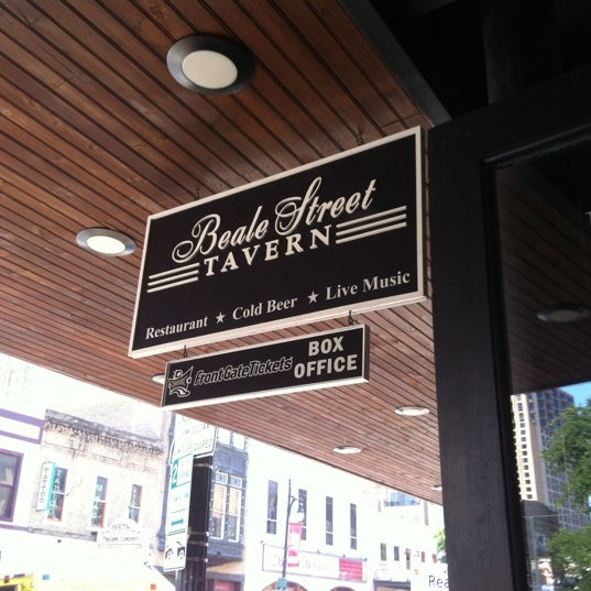 5/29/2012 tarihinde rocketziyaretçi tarafından Beale Street Tavern'de çekilen fotoğraf