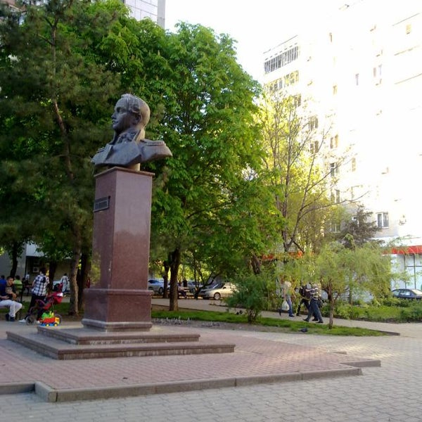 Лермонтовская улица. Лермонтовская улица. Улица лермонтовская тамбов. Лермонтовская 190. Лермонтовский сквер москва памятник.