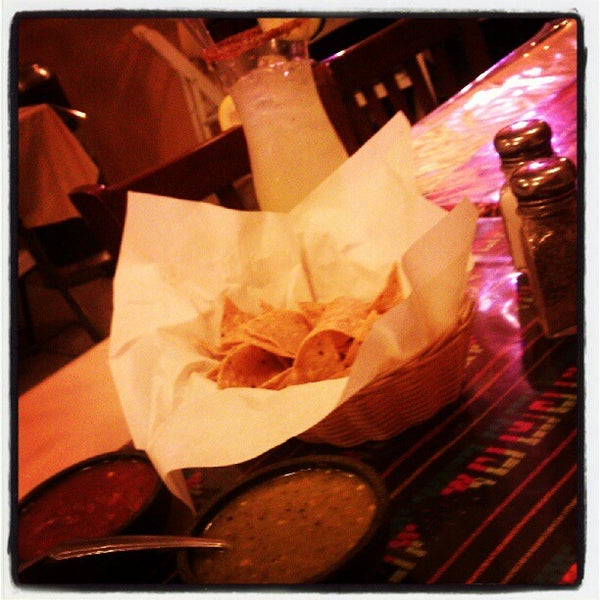 Das Foto wurde bei El Comal Mexican Restaurant von Matt H. am 9/2/2012 aufgenommen
