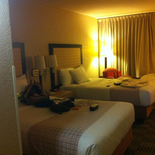 Foto tirada no(a) La Quinta Inn &amp; Suites Clifton/Rutherford por Jisoo M. em 8/1/2012
