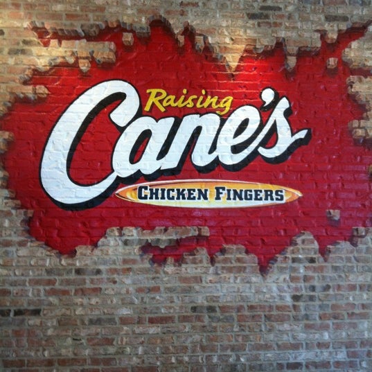รูปภาพถ่ายที่ Raising Cane&#39;s Chicken Fingers โดย Gretchen เมื่อ 8/12/2012