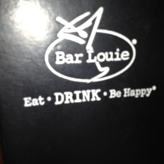 Das Foto wurde bei Bar Louie von Stacey V. am 2/21/2012 aufgenommen