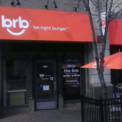 Foto tomada en be right burger™  por Ian P. el 3/28/2012