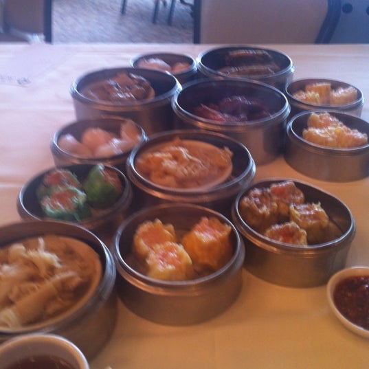 Foto scattata a Canton House Chinese Restaurant da Simply W. il 8/7/2012