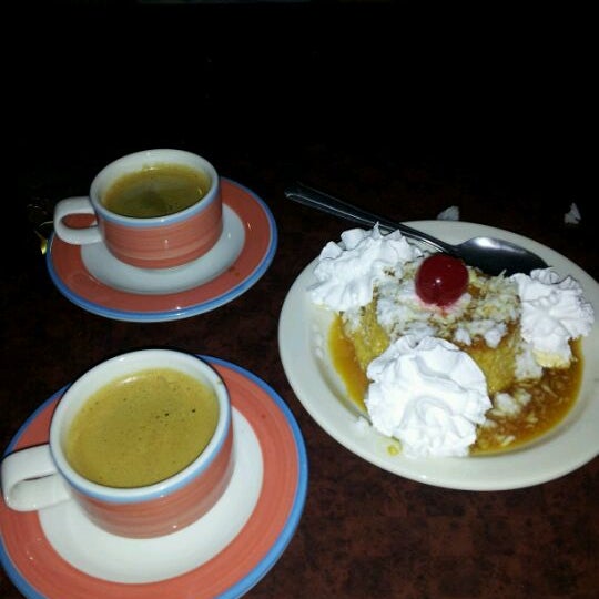 5/12/2012 tarihinde Tybee T.ziyaretçi tarafından Mojito Cafe'de çekilen fotoğraf
