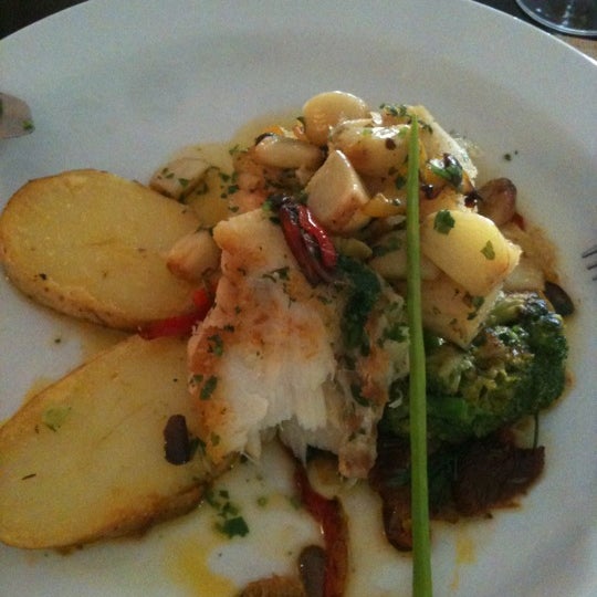 Das Foto wurde bei Grazie! Restaurante von Bosco C. am 4/29/2012 aufgenommen