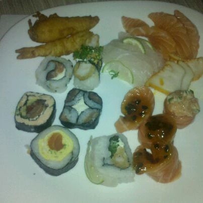 รูปภาพถ่ายที่ Taiko Sushi Bar โดย André เมื่อ 5/19/2012