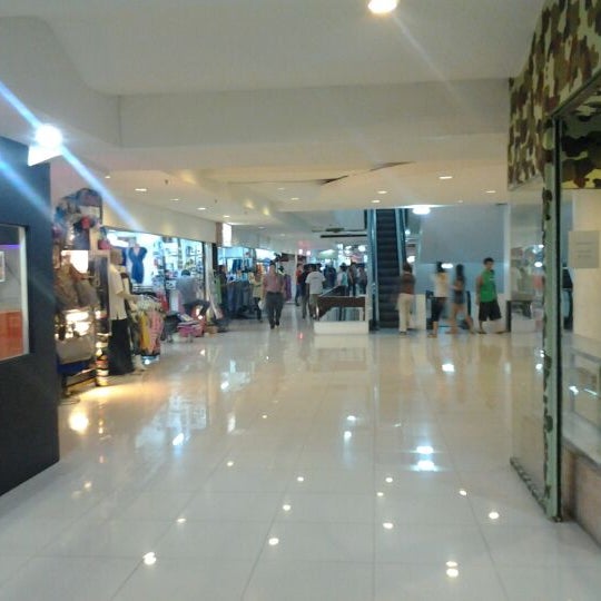 Makati Cinema Square Shopping Mall in San Lorenzo