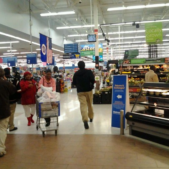 Walmart Supercenter Brooklyn Park, MN'da fotoğraflar